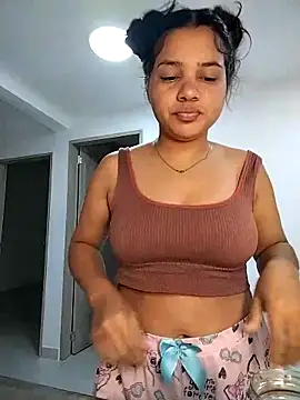 Snapshot of Eimy-04 chatting on 11/01/25, 02:30 Eimy-04 online show from 11/01/25, 02:30