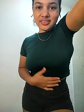 Snapshot of Eimy-04 chatting on 11/04/25, 04:17 Eimy-04 online show from 11/04/25, 04:17