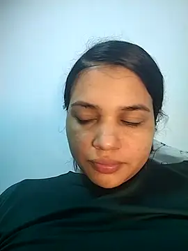 Snapshot of Eimy-04 chatting on 11/14/25, 10:47 Eimy-04 online show from 11/14/25, 10:47