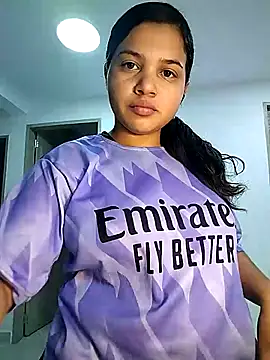 Snapshot of Eimy-04 chatting on 11/15/25, 05:27 Eimy-04 online show from 11/15/25, 05:27