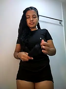 Snapshot of Eimy-04 chatting on 11/21/25, 02:32 Eimy-04 online show from 11/21/25, 02:32