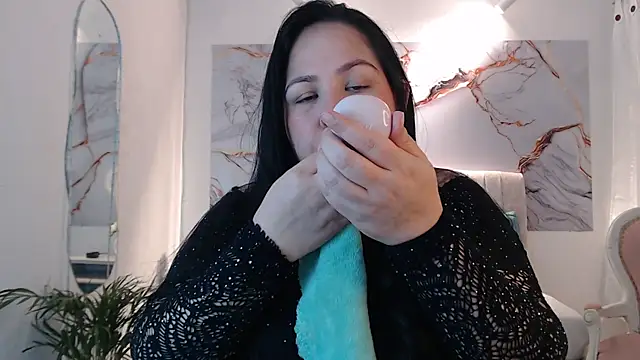 Snapshot of Ashley_Grahaam chatting on 11/16/25, 11:32 Ashley Grahaam online show from 11/16/25, 11:32