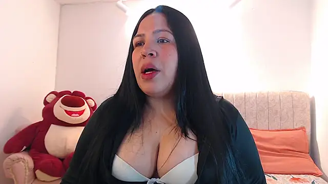 Snapshot of Ashley_Grahaam chatting on 12/15/25, 01:10 Ashley Grahaam online show from 12/15/25, 01:10