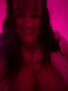 Snapshot of valen1891 chatting on 11/17/25, 04:40 valen1891 online show from 11/17/25, 04:40