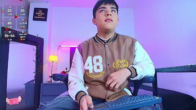 Lucass love online show from 11/29/25, 04:43