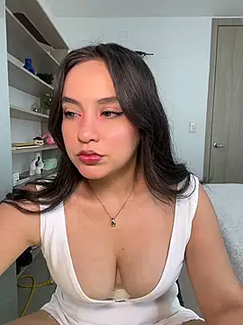 Snapshot of lunatorch chatting on 04/18/26, 04:11 lunatorch online show from 04/18/26, 04:11