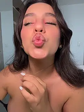 Snapshot of lunatorch chatting on 04/19/26, 06:10 lunatorch online show from 04/19/26, 06:10