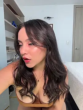 Snapshot of lunatorch chatting on 04/23/26, 07:49 lunatorch online show from 04/23/26, 07:49