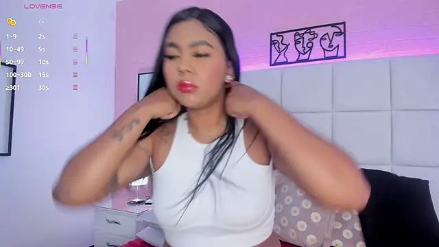 Snapshot of Meloddy_Parkerr_ chatting on 04/15/26, 03:46 Meloddy Parkerr online show from 04/15/26, 03:46