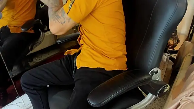 VinzenzRizzo online show from 11/26/25, 04:24