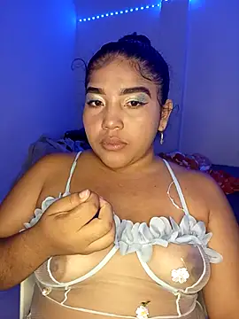 Snapshot of angelHeath13 chatting on 11/07/25, 02:44 angelHeath13 online show from 11/07/25, 02:44