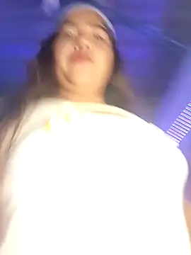 Snapshot of angelHeath13 chatting on 11/25/25, 10:32 angelHeath13 online show from 11/25/25, 10:32