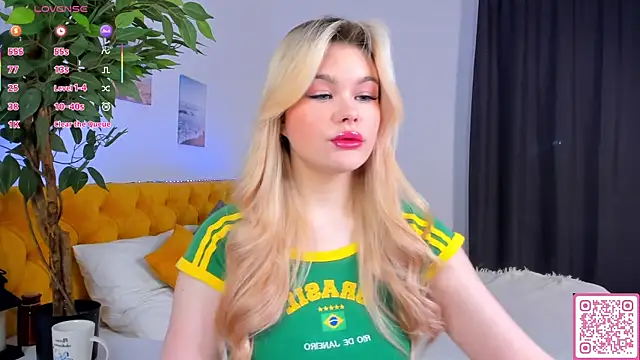 Snapshot of ShyEmma_ chatting on 03/21/26, 01:10 ShyEmma online show from 03/21/26, 01:10