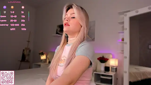 Snapshot of ShyEmma_ chatting on 04/23/26, 01:07 ShyEmma online show from 04/23/26, 01:07