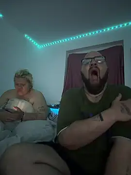 Snapshot of mrandmrsdarkside chatting on 04/13/26, 08:58 mrandmrsdarkside online show from 04/13/26, 08:58