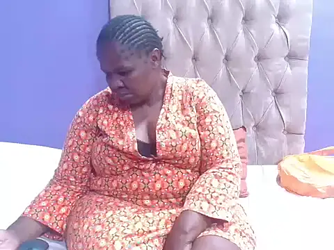 NaughtyChubbyZoe online show from 02/24/26, 06:39