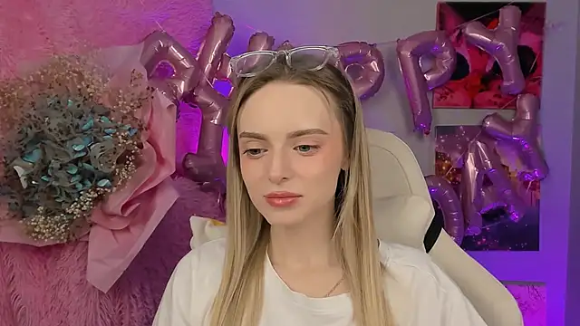 JuliaBrewwer online show from 09/18/25, 02:19