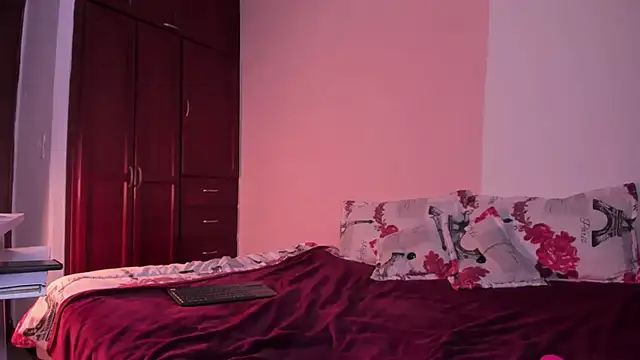 Snapshot of Pariss_Gold chatting on 09/18/25, 05:53 Pariss Gold online show from 09/18/25, 05:53