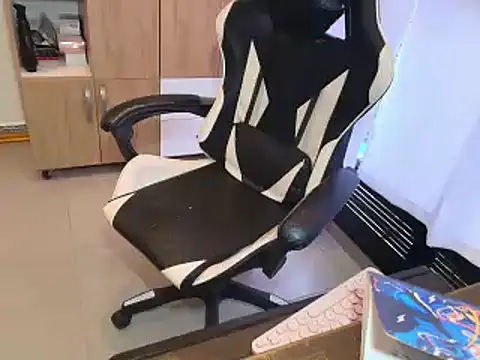 Snapshot of max_love255 chatting on 03/18/26, 09:51 max love255 online show from 03/18/26, 09:51