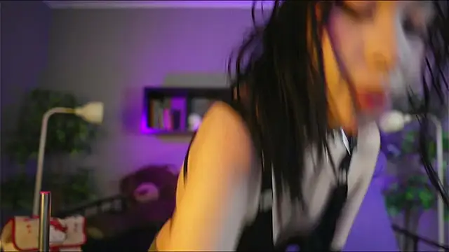 Snapshot of Sabrina_bloom chatting on 10/29/25, 01:13 Sabrina bloom online show from 10/29/25, 01:13