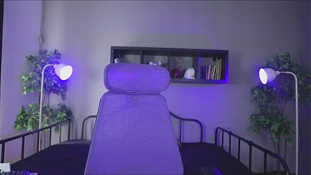 Snapshot of Sabrina_bloom chatting on 11/12/25, 01:00 Sabrina bloom online show from 11/12/25, 01:00