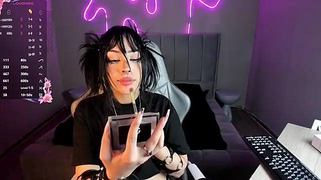 Snapshot of Sabrina_bloom chatting on 01/13/26, 09:42 Sabrina bloom online show from 01/13/26, 09:42