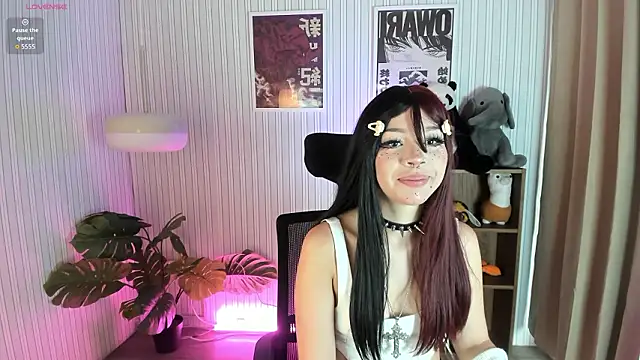 Snapshot of Sabrina_bloom chatting on 03/17/26, 01:36 Sabrina bloom online show from 03/17/26, 01:36