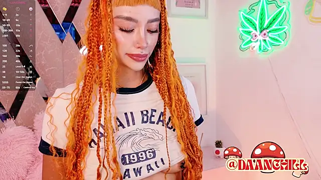 Snapshot of ScarlettRusso1 chatting on 04/03/26, 10:13 ScarlettRusso1 online show from 04/03/26, 10:13