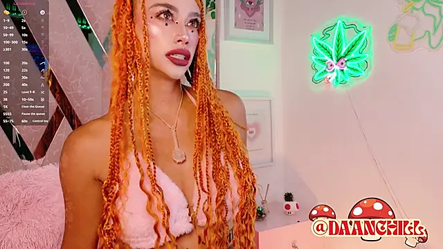 Snapshot of ScarlettRusso1 chatting on 04/04/26, 10:13 ScarlettRusso1 online show from 04/04/26, 10:13