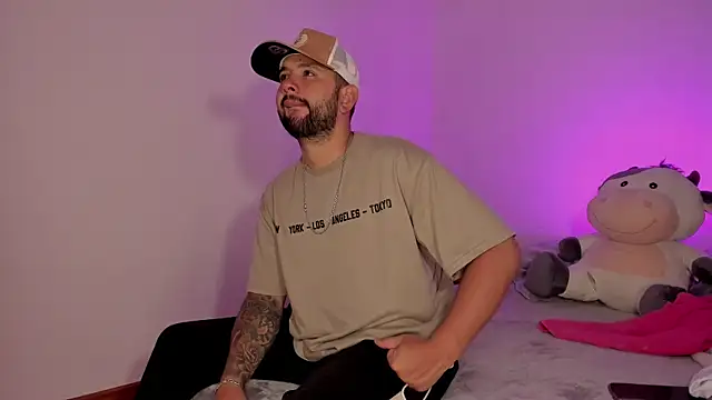 Snapshot of lola_n_apolo chatting on 09/16/25, 07:20 lola n apolo online show from 09/16/25, 07:20