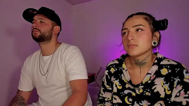 Snapshot of lola_n_apolo chatting on 09/19/25, 03:52 lola n apolo online show from 09/19/25, 03:52