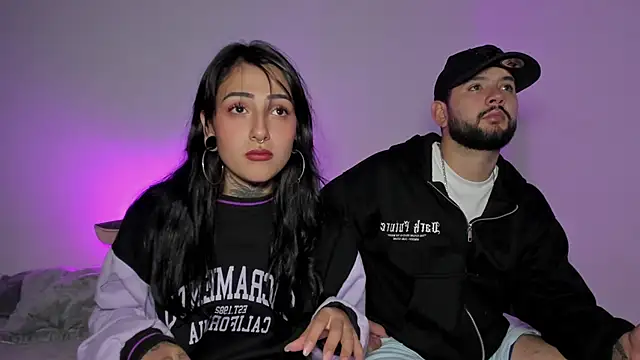 Snapshot of lola_n_apolo chatting on 10/23/25, 12:32 lola n apolo online show from 10/23/25, 12:32