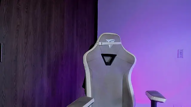 Snapshot of natevillage chatting on 09/21/25, 09:05 natevillage online show from 09/21/25, 09:05