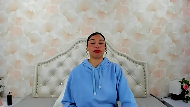 SofiaWhites online show from 05/04/26, 05:14