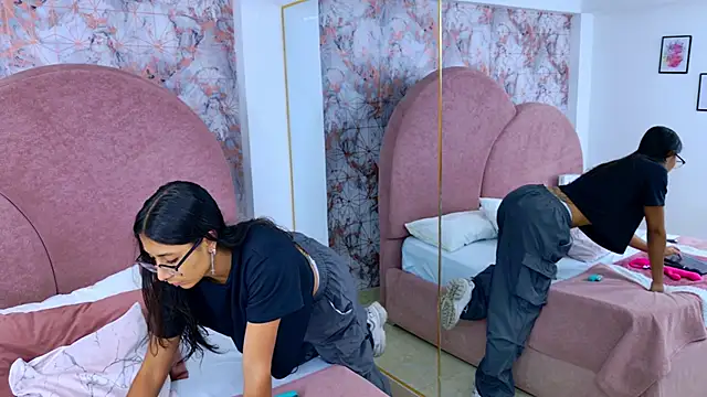 Snapshot of RavenGloomy chatting on 10/31/25, 07:59 RavenGloomy online show from 10/31/25, 07:59