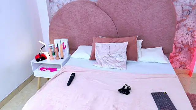 Snapshot of RavenGloomy chatting on 11/04/25, 07:57 RavenGloomy online show from 11/04/25, 07:57