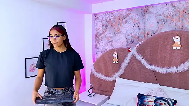 Snapshot of RavenGloomy chatting on 11/25/25, 07:36 RavenGloomy online show from 11/25/25, 07:36