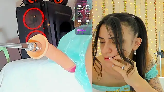 Snapshot of Kitty__Rose__ chatting on 10/15/25, 10:26 Kitty  Rose   online show from 10/15/25, 10:26