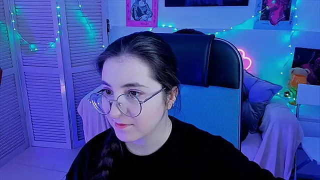 Snapshot of VirtuallVoyant chatting on 09/10/25, 04:56 VirtuallVoyant online show from 09/10/25, 04:56