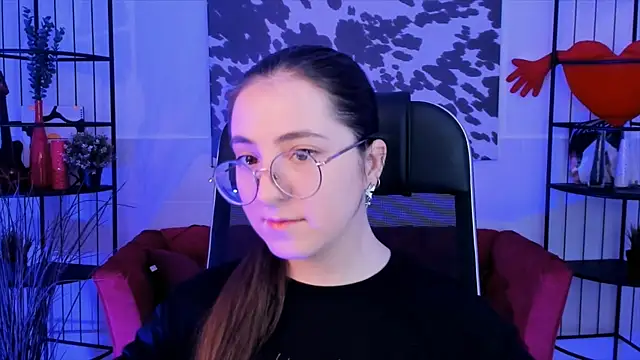 Snapshot of VirtuallVoyant chatting on 09/24/25, 04:16 VirtuallVoyant online show from 09/24/25, 04:16