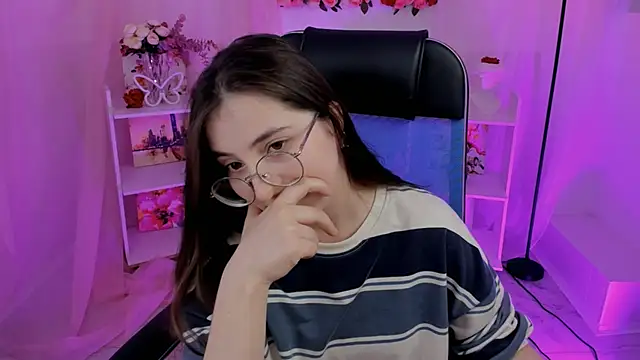 Snapshot of VirtuallVoyant chatting on 09/26/25, 05:11 VirtuallVoyant online show from 09/26/25, 05:11