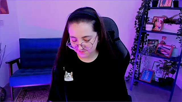 Snapshot of VirtuallVoyant chatting on 10/01/25, 04:29 VirtuallVoyant online show from 10/01/25, 04:29