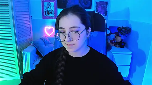 Snapshot of VirtuallVoyant chatting on 10/13/25, 07:19 VirtuallVoyant online show from 10/13/25, 07:19