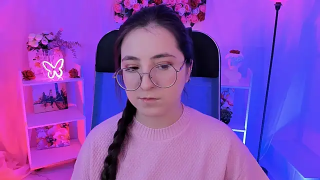 Snapshot of VirtuallVoyant chatting on 10/16/25, 07:09 VirtuallVoyant online show from 10/16/25, 07:09