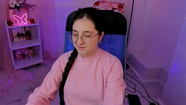 Snapshot of VirtuallVoyant chatting on 11/09/25, 03:49 VirtuallVoyant online show from 11/09/25, 03:49