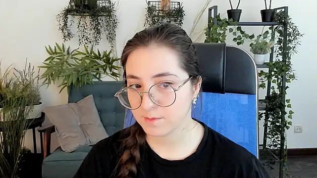 Snapshot of VirtuallVoyant chatting on 11/26/25, 06:58 VirtuallVoyant online show from 11/26/25, 06:58