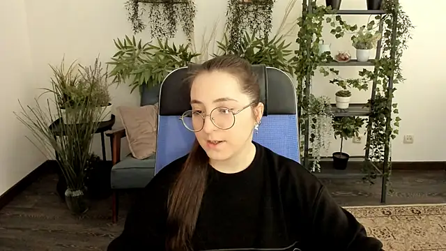 Snapshot of VirtuallVoyant chatting on 11/28/25, 05:10 VirtuallVoyant online show from 11/28/25, 05:10