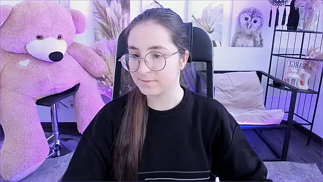 Snapshot of VirtuallVoyant chatting on 12/16/25, 07:13 VirtuallVoyant online show from 12/16/25, 07:13