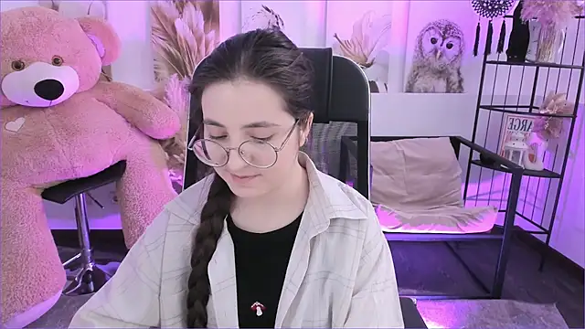 Snapshot of VirtuallVoyant chatting on 12/18/25, 07:14 VirtuallVoyant online show from 12/18/25, 07:14