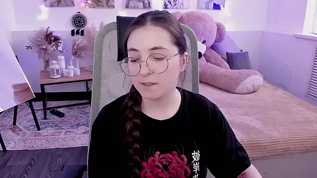 Snapshot of VirtuallVoyant chatting on 03/06/26, 10:56 VirtuallVoyant online show from 03/06/26, 10:56